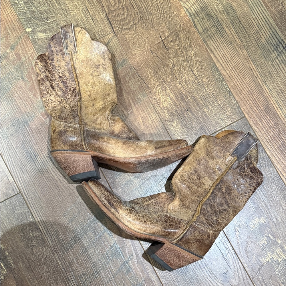 Justin Boots Square Toed Distressed Brown Cowboy Boots